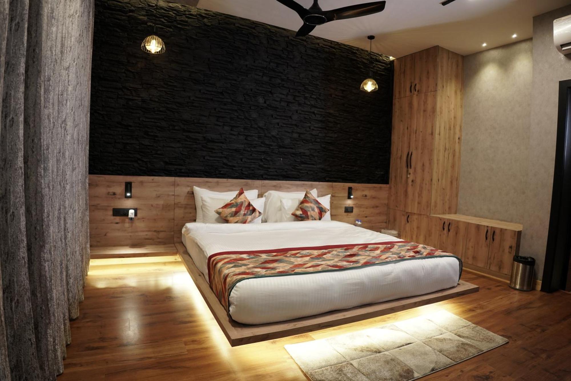 Whispering Pines Villa Bhīm Tāl Eksteriør billede